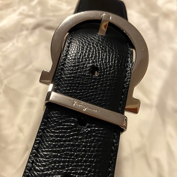 Salvatore Ferragamo
Men's Reversible Leather Belt - Picture 2 of 10